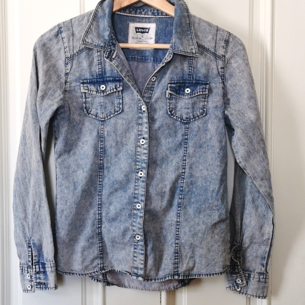 Levi's  Girls distressed acid washed shirt. Size 12, 13.. EUC